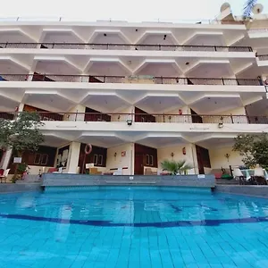 Rezeiky & Camp 3*, Luxor Egipto